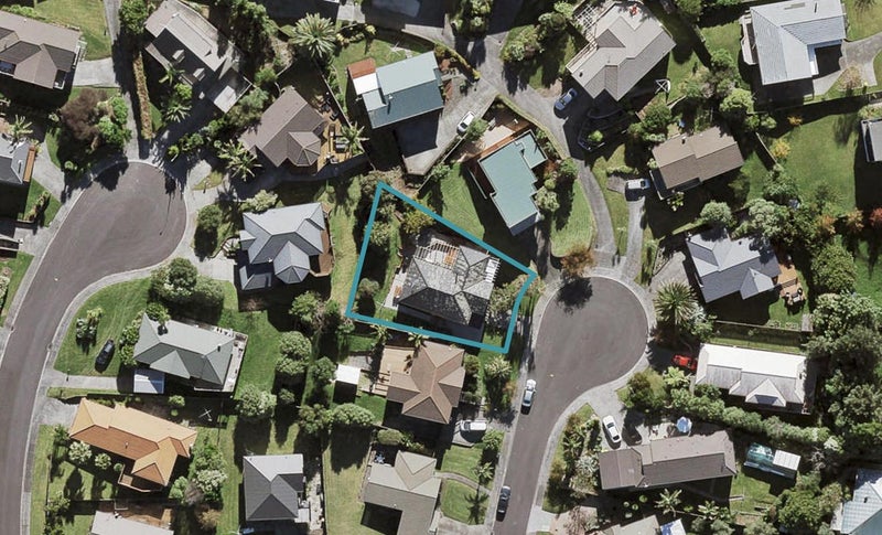 12 Amery Place, West Harbour, Auckland - Carousel 1