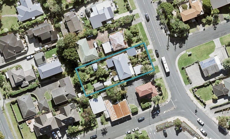 1/1062 Beach Road, Torbay, Auckland - Carousel 1