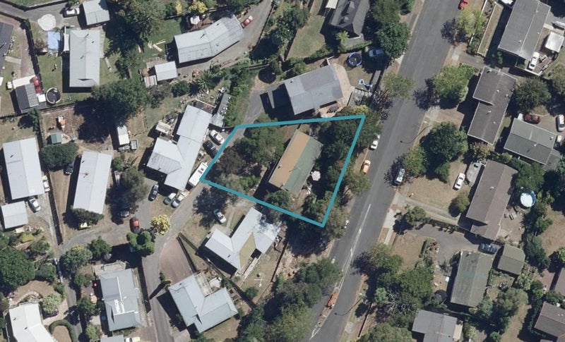 40 Pohutukawa Drive, Pukete, Hamilton - Carousel 1