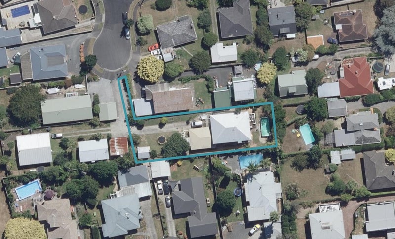 11 Somme Crescent, Hillcrest, Hamilton - Carousel 1