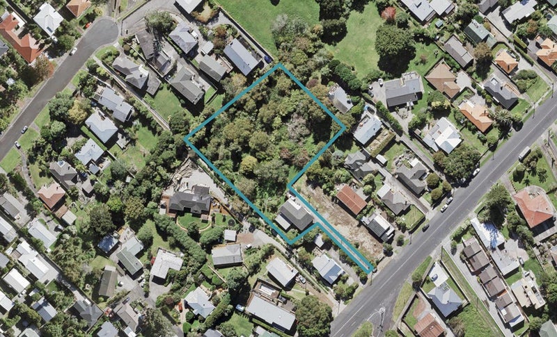 179A Titirangi Road, New Lynn, Auckland - Carousel 1