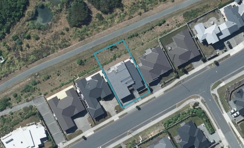 8 John Burke Drive, Aotea, Porirua - Carousel 1
