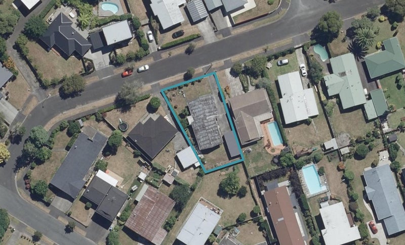 6 Clements Crescent, Queenwood, Hamilton - Carousel 1