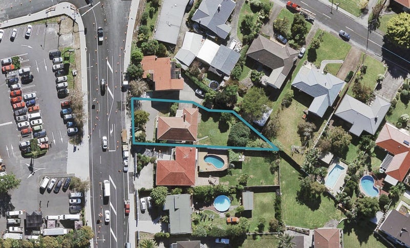 235 Te Atatu Road, Te Atatu South, Auckland - Carousel 1