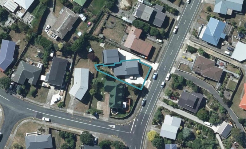 109 Gloaming Hill, Titahi Bay, Porirua - Carousel 1