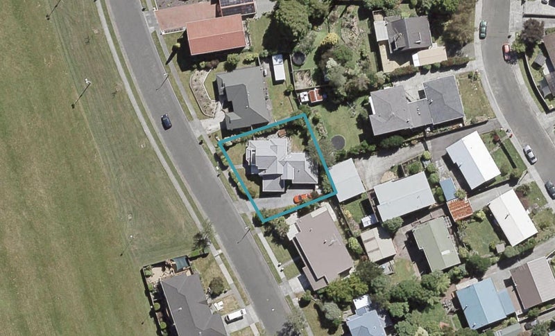 8 Clearwater Terrace, Brown Owl, Upper Hutt - Carousel 1