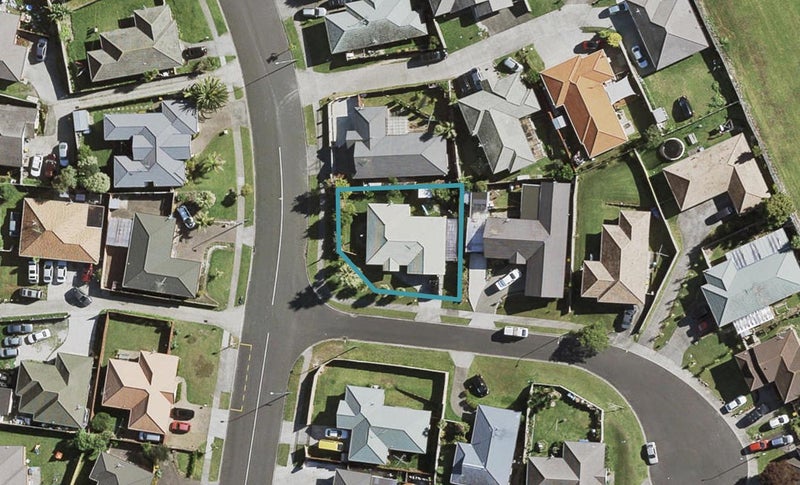 2 Bohola Rise, Weymouth, Auckland - Carousel 1