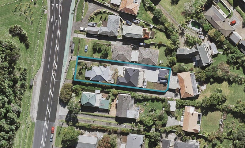 1/263 Glenfield Road, Hillcrest, Auckland - Carousel 1