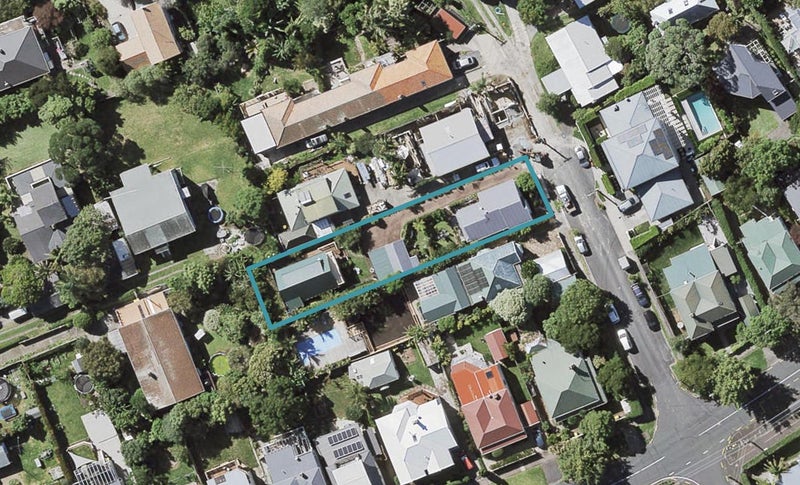 1/3 Everest Street, Devonport, Auckland - Carousel 1