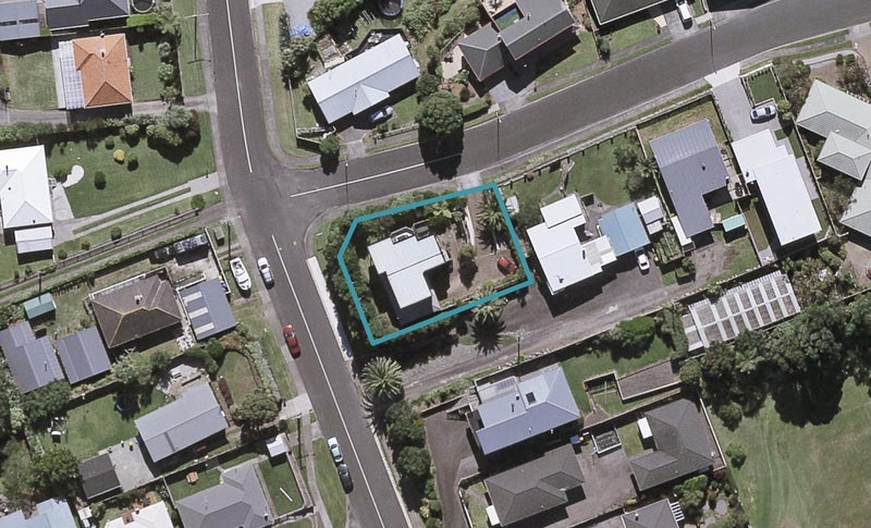 2 Chatswood Grove, Fitzroy, New Plymouth - Carousel 1