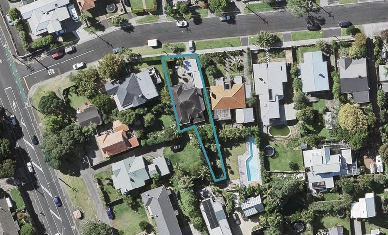 2 Hanlon Crescent, Narrow Neck, Auckland - Carousel 1