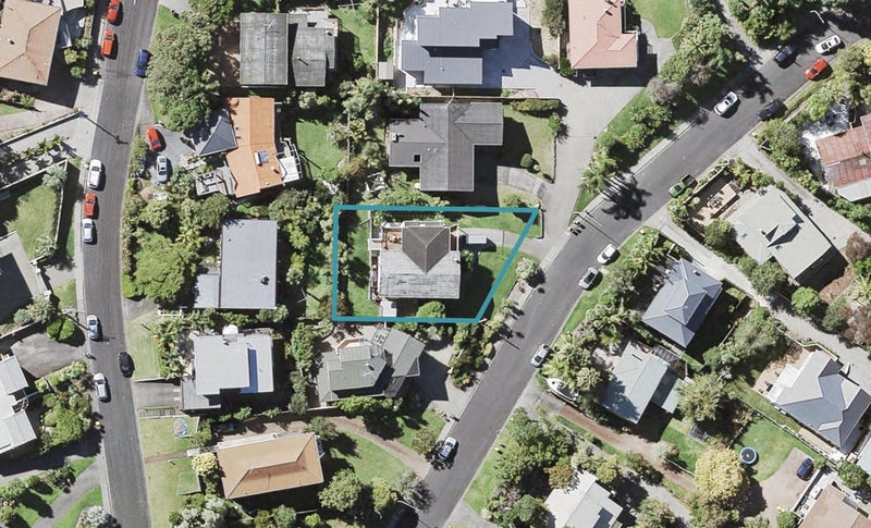 7 Rossmore Terrace, Murrays Bay, Auckland - Carousel 1