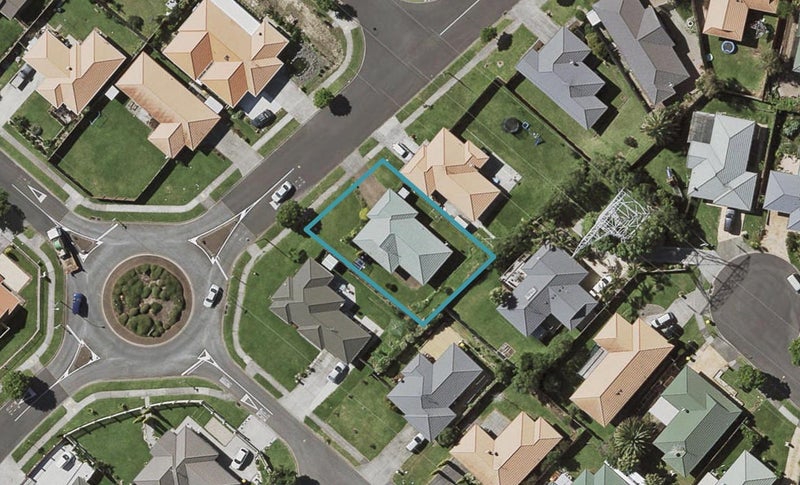 30 Medvale Avenue, Flat Bush, Auckland - Carousel 1