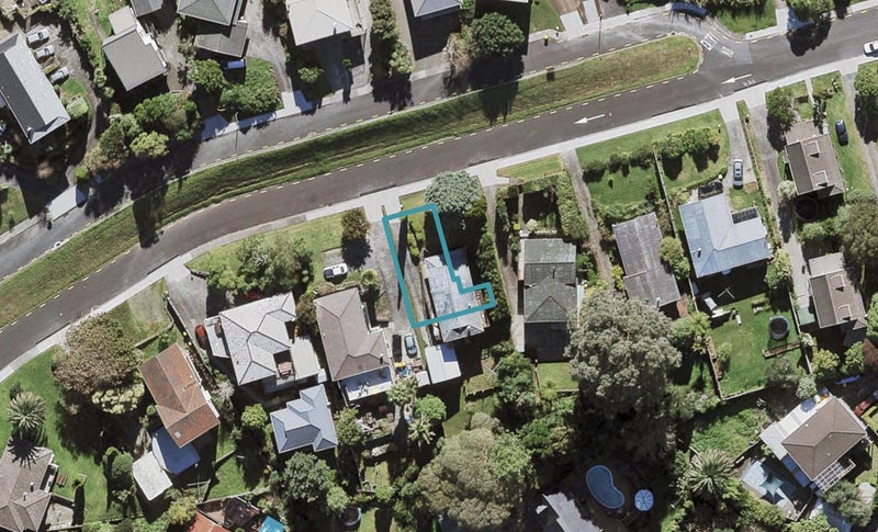 44 Cyclarama Crescent, Massey, Auckland - Carousel 1
