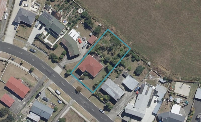27 McKay Drive, Temple View, Hamilton - Carousel 1