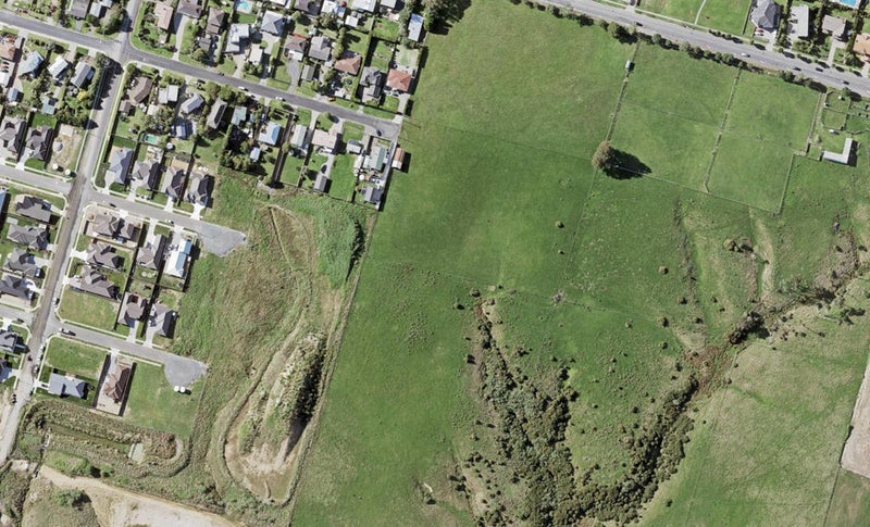 102 Seventh View Avenue, Beachlands, Auckland - Carousel 1
