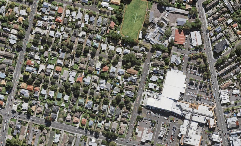 5/2 Oak Street, Royal Oak, Auckland - Carousel 1