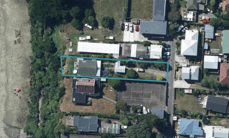 6 Park Avenue, Titahi Bay, Porirua - Carousel 1