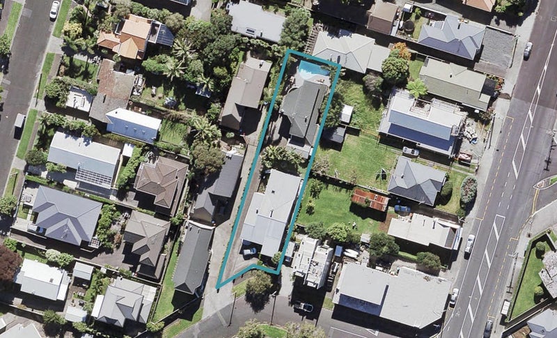 9A Raymond Street, Point Chevalier, Auckland - Carousel 1