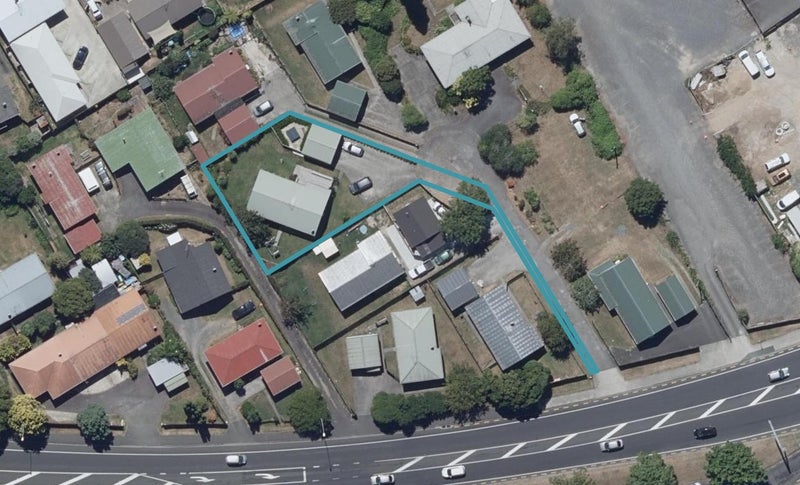42 Kahikatea Drive, Melville, Hamilton - Carousel 1