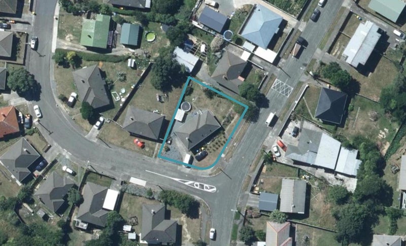 8 Durham Street, Cannons Creek, Porirua - Carousel 1