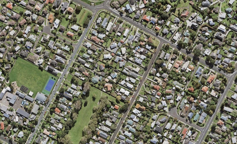 9 Kaaramuramu Lane, Mangere Bridge, Auckland - Carousel 1