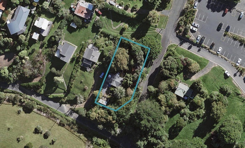 9 Oue Road, Oneroa, Waiheke Island - Carousel 1