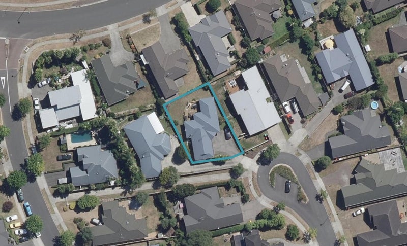 21 Parkwood Place, Huntington, Hamilton - Carousel 1