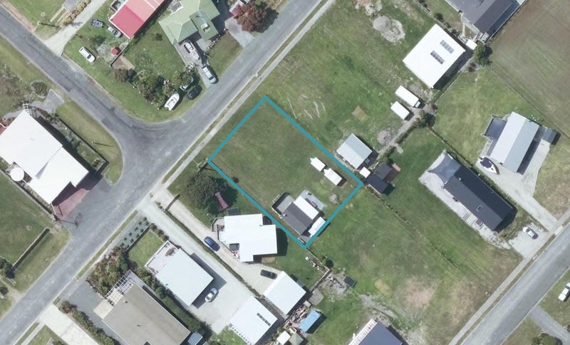 13 Lochiel Street, Māhia - Carousel 1