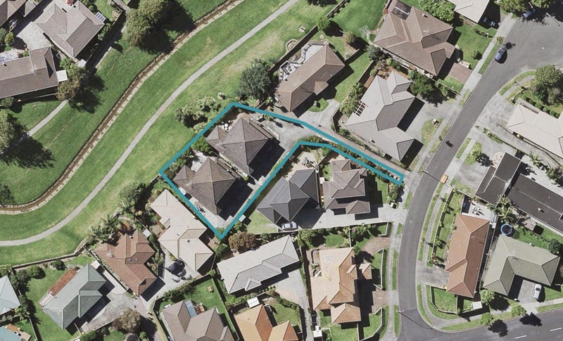 2/8 Daria Place, Northpark, Auckland - Carousel 1