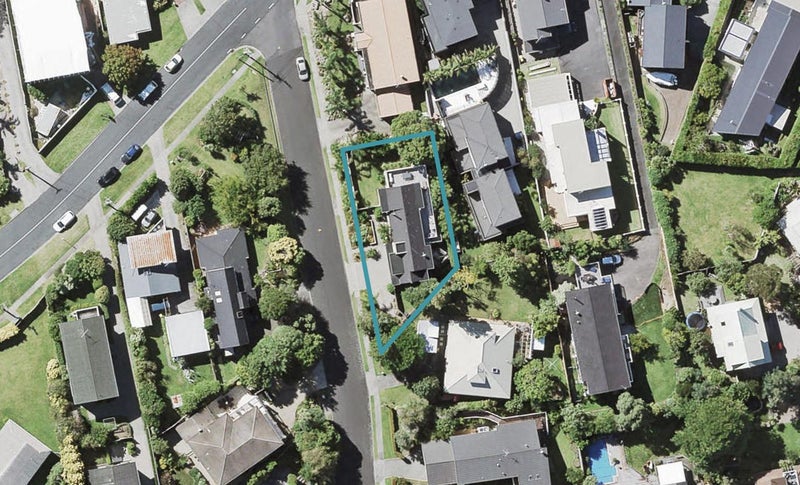 2 Asbury Crescent, Campbells Bay, Auckland - Carousel 1