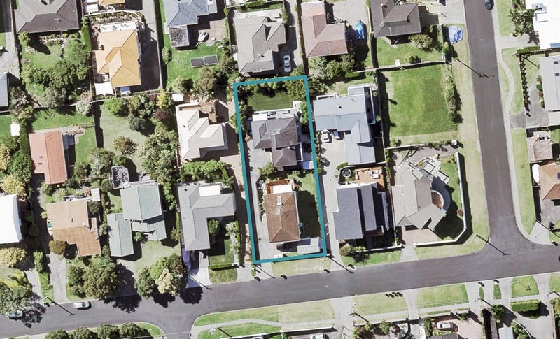 1/16 Hyde Road, Rothesay Bay, Auckland - Carousel 1