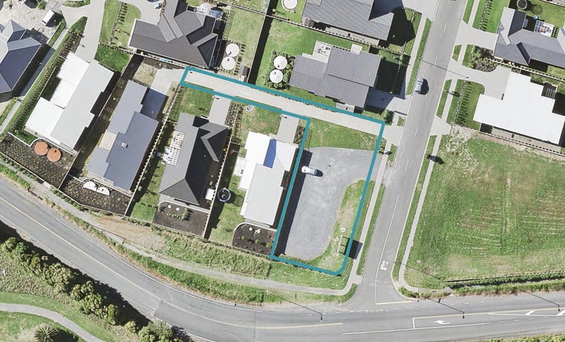 8 Kibblewhite Avenue, Beachlands, Auckland - Carousel 1