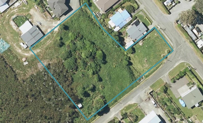 12 Waimarama Street, Waikawa, Picton - Carousel 1