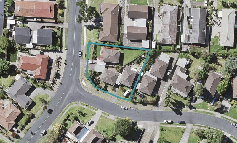 2/2 Cairngorm Place, Highland Park, Auckland - Carousel 1