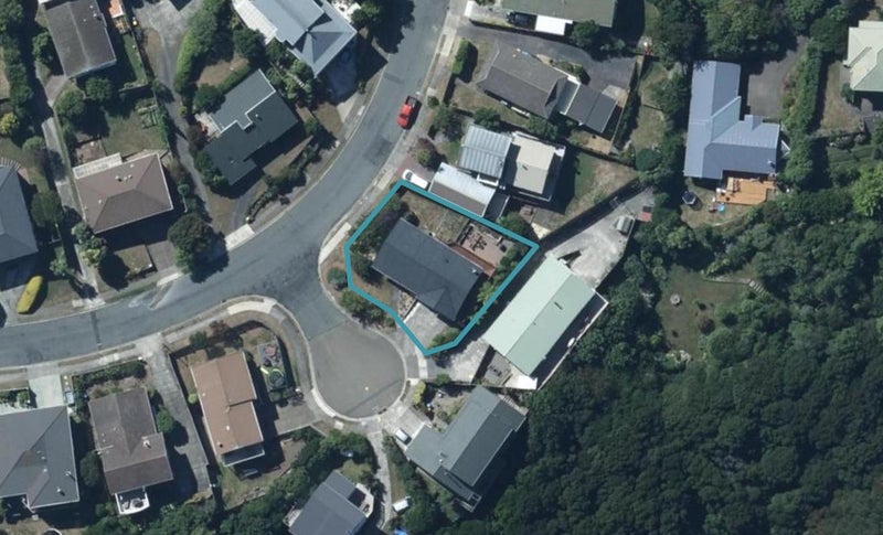 32 Bodmin Terrace, Camborne, Porirua - Carousel 1