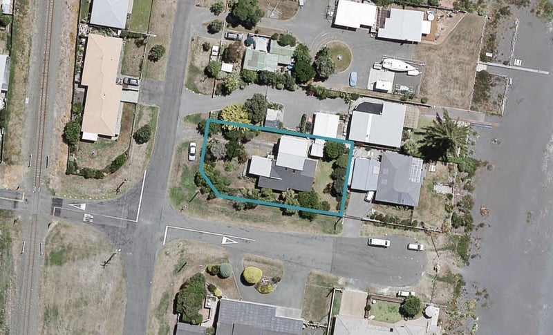 2 Ferguson Street North, Bay View, Napier - Carousel 1