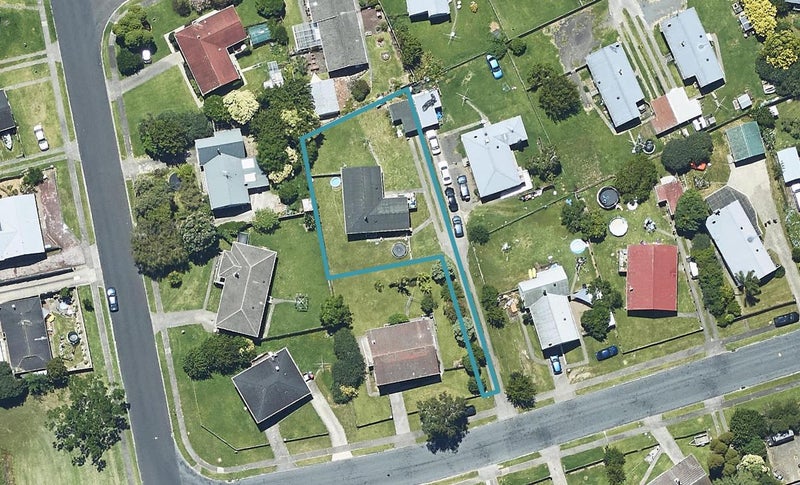4 Corinna Street, Welcome Bay, Tauranga - Carousel 1