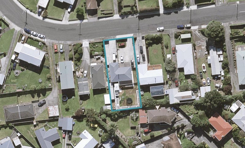 34 Simons Street, Moturoa, New Plymouth - Carousel 1
