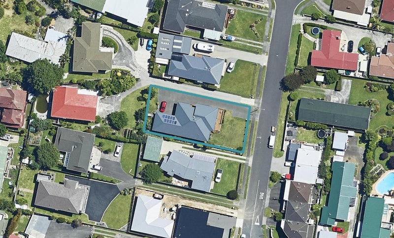 10 Laing Place, Otumoetai, Tauranga - Carousel 1