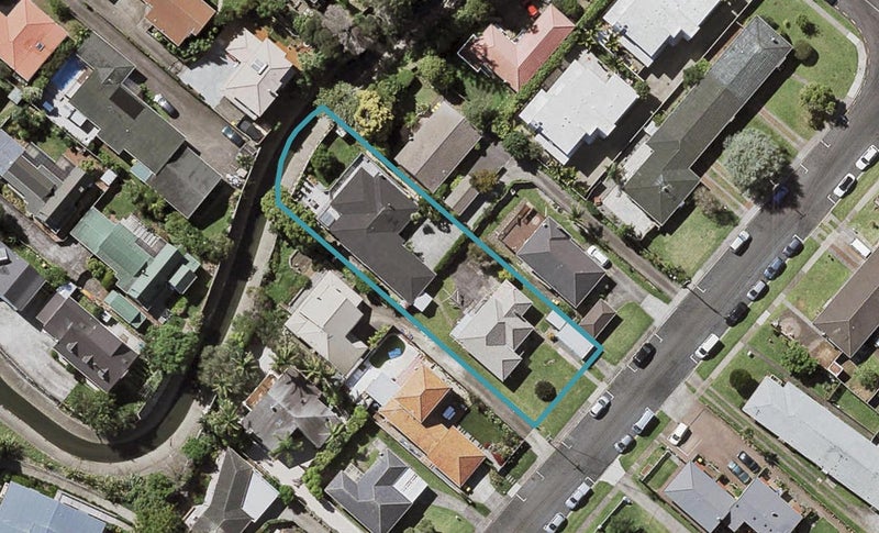 2/4 Napoleon Avenue, Milford, Auckland - Carousel 1