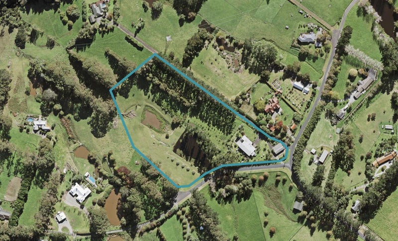1 Daphne Harden Lane, Paremoremo, Auckland - Carousel 1