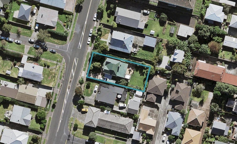 28 Fowlds Avenue, Sandringham, Auckland - Carousel 1