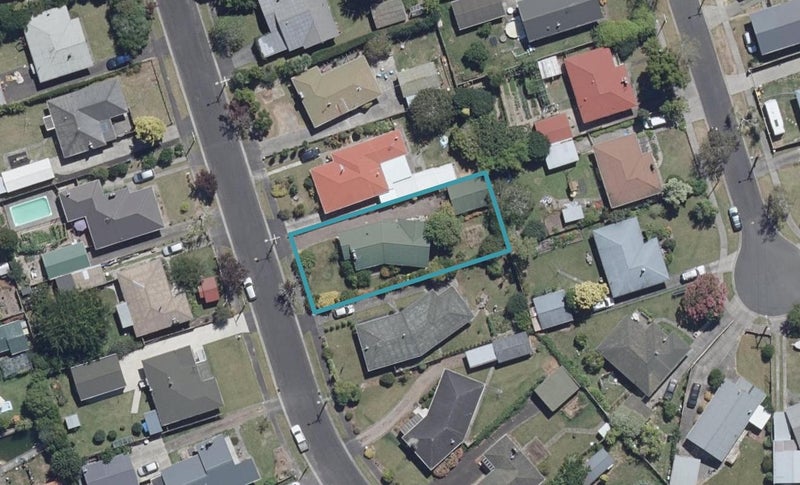 16 Beech Crescent, Hillcrest, Hamilton - Carousel 1