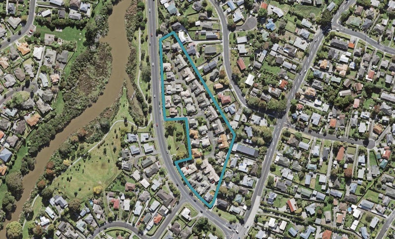 5 Central Park Drive, Te Atatu South, Auckland - Carousel 1