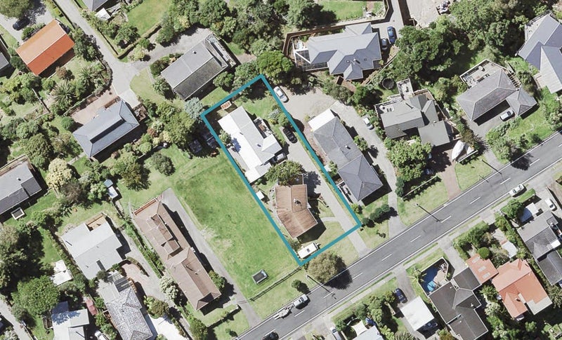 2/83 Arran Road, Browns Bay, Auckland - Carousel 1