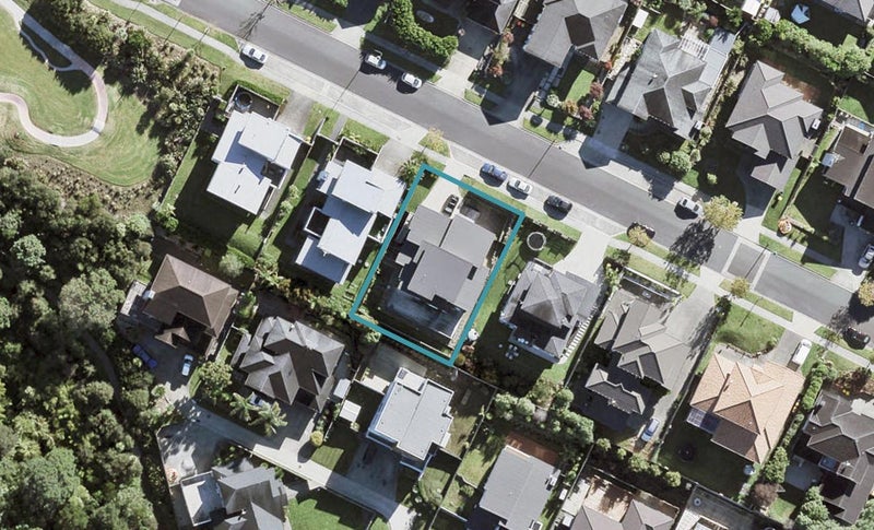22 Harrowglen Drive, Northcross, Auckland - Carousel 1