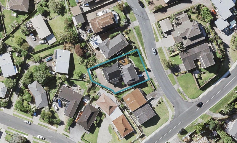 2/4 Pounamu Place, Shelly Park, Auckland - Carousel 1