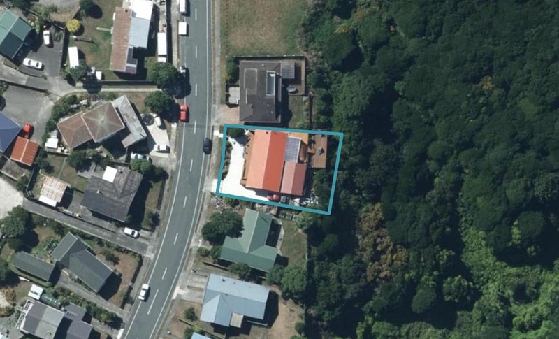126 Gloaming Hill, Titahi Bay, Porirua - Carousel 1