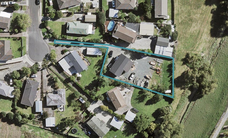 24 Lipton Grove, Opaheke, Papakura - Carousel 1